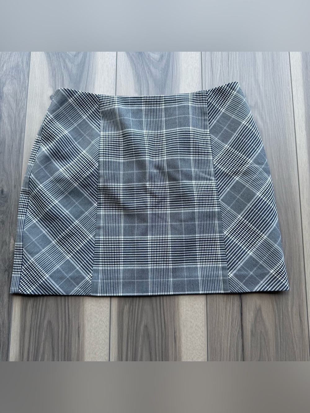 H&M Gray and Black Plaid Mini Skirt Women's size US 10